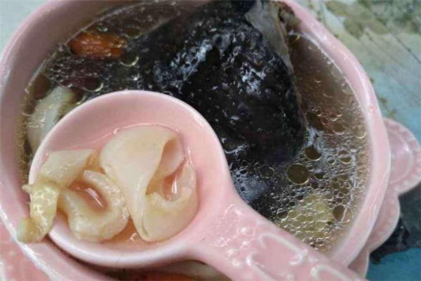 烏雞花膠湯用什么鍋燉最好 烏雞花膠湯感冒可以喝嗎 烏雞花膠湯用什么鍋燉最好 烏雞花膠湯感冒可以喝嗎