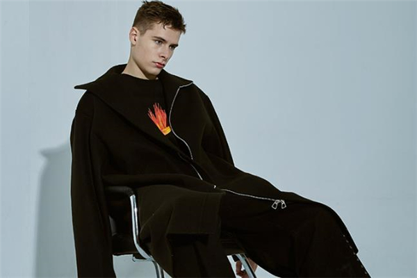 男生高街風怎么搭配 男生高街風搭配圖片 男生高街風怎么搭配 男生高街風搭配圖片