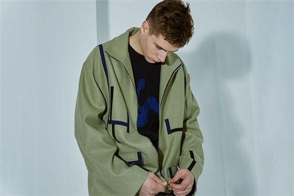 男生高街風怎么搭配 男生高街風搭配圖片 男生高街風怎么搭配 男生高街風搭配圖片