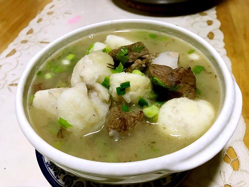 牛肉芋頭可以一起吃嗎 牛肉芋頭湯怎么做好吃 牛肉芋頭可以一起吃嗎 牛肉芋頭湯怎么做好吃
