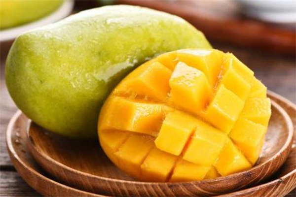青芒為什么這么硬 青芒果硬的是沒熟嗎 青芒為什么這么硬 青芒果硬的是沒熟嗎