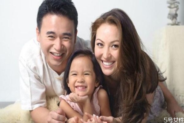 疼老婆的男人有哪些表現(xiàn) 男人疼老婆的表現(xiàn)是什么樣