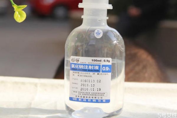 生理鹽水敷臉的方法 生理鹽水敷臉的危害 生理鹽水敷臉的方法 生理鹽水敷臉的危害