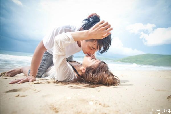 領了結婚證各住各家嗎 領證了沒結婚要住誰家 領了結婚證各住各家嗎 領證了沒結婚要住誰家