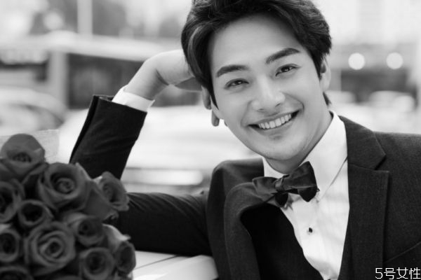 領了結婚證各住各家嗎 領證了沒結婚要住誰家 領了結婚證各住各家嗎 領證了沒結婚要住誰家