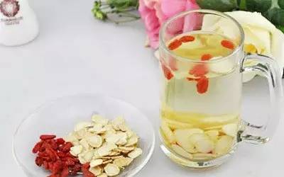 什么人不能喝黃芪水 黃芪搭配什么喝不上火 什么人不能喝黃芪水 黃芪搭配什么喝不上火