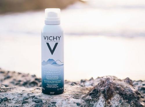 化妝后怎么用補(bǔ)水噴霧 為什么不抹護(hù)膚品皮膚反而好 化妝后怎么用補(bǔ)水噴霧 為什么不抹護(hù)膚品皮膚反而好