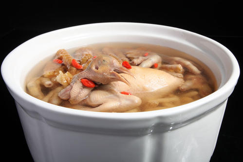 天麻可以和鴿子一起燉嗎 天麻燉鴿子什么人不適合吃 天麻可以和鴿子一起燉嗎 天麻燉鴿子什么人不適合吃