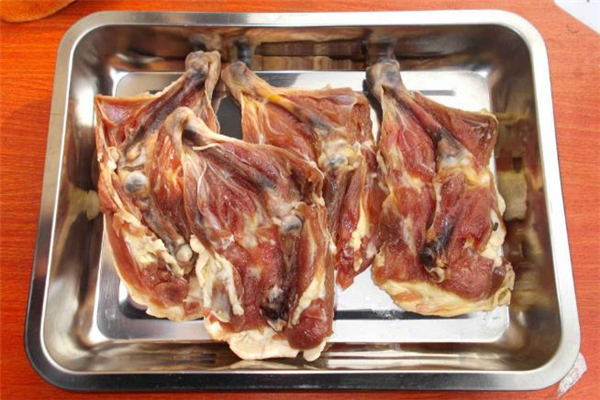 臘雞腿不能和什么一起吃 臘雞腿什么人不能吃 臘雞腿不能和什么一起吃 臘雞腿什么人不能吃