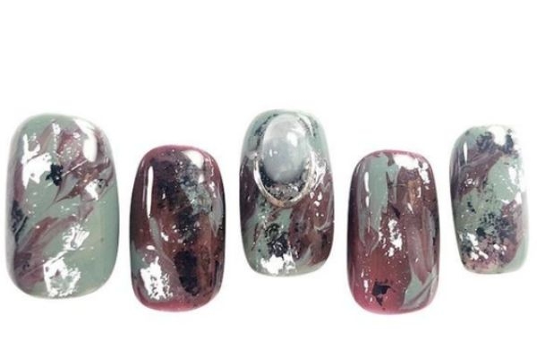 簡單的美甲雕花步驟 美甲雕花的制作技巧 簡單的美甲雕花步驟 美甲雕花的制作技巧