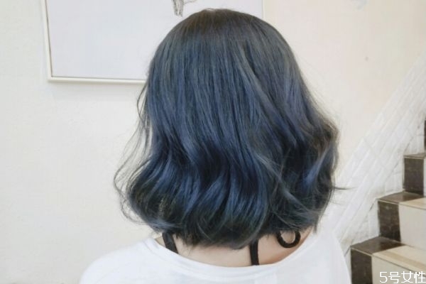 剛?cè)就觐^發(fā)可以洗嗎 染完頭發(fā)為什么不能馬上洗 剛?cè)就觐^發(fā)可以洗嗎 染完頭發(fā)為什么不能馬上洗