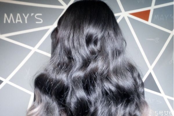 染過的頭發(fā)會(huì)越洗越淺嗎 頭發(fā)越洗顏色越淺的原因