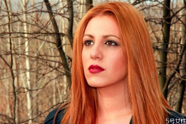 剛?cè)就觐^發(fā)可以洗嗎 染完頭發(fā)為什么不能馬上洗 剛?cè)就觐^發(fā)可以洗嗎 染完頭發(fā)為什么不能馬上洗