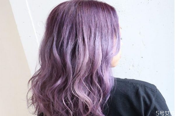 染過的頭發(fā)會(huì)越洗越淺嗎 頭發(fā)越洗顏色越淺的原因