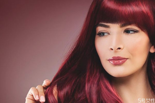 軟化頭發(fā)傷頭發(fā)嗎 頭發(fā)軟化要注意保養(yǎng) 軟化頭發(fā)傷頭發(fā)嗎 頭發(fā)軟化要注意保養(yǎng)