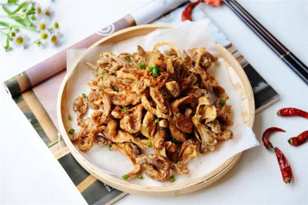 炸蘑菇要焯水嗎 炸蘑菇為什么掛不住淀粉 炸蘑菇要焯水嗎 炸蘑菇為什么掛不住淀粉