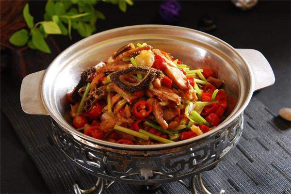 干鍋牛雜的做法 干鍋牛雜吃了會(huì)上火嗎 干鍋牛雜的做法 干鍋牛雜吃了會(huì)上火嗎