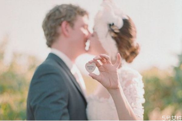 老公從來(lái)不關(guān)心妻子怎么辦 老公不關(guān)心妻子原因 老公從來(lái)不關(guān)心妻子怎么辦 老公不關(guān)心妻子原因