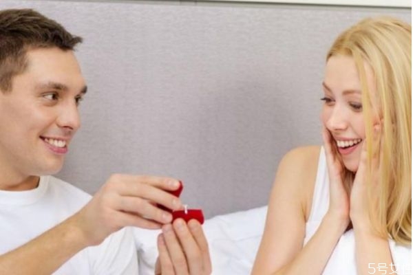 為什么出軌男人愛小三卻不離婚 出軌卻不離婚的原因 為什么出軌男人愛小三卻不離婚 出軌卻不離婚的原因