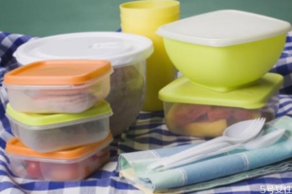 塑料碗可以放微波爐嗎 什么碗可以放微波爐加熱 塑料碗可以放微波爐嗎 什么碗可以放微波爐加熱