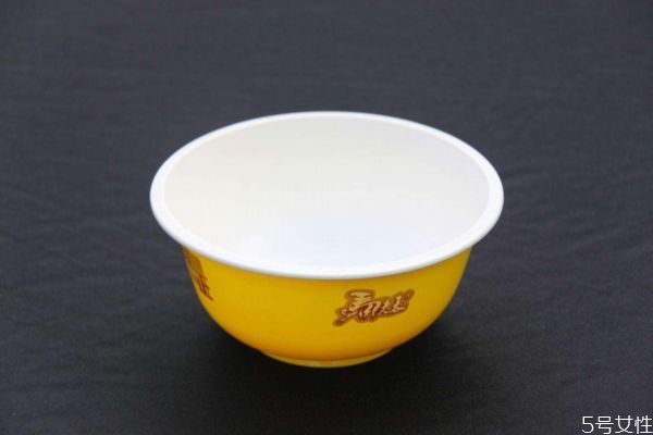 塑料碗可以放微波爐嗎 什么碗可以放微波爐加熱 塑料碗可以放微波爐嗎 什么碗可以放微波爐加熱