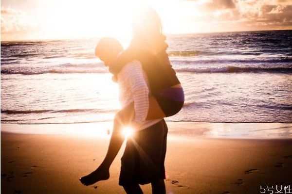 婚后女人該怎么樣生活才幸福 婚后女人該如何經(jīng)營感情 婚后女人該怎么樣生活才幸福 婚后女人該如何經(jīng)營感情