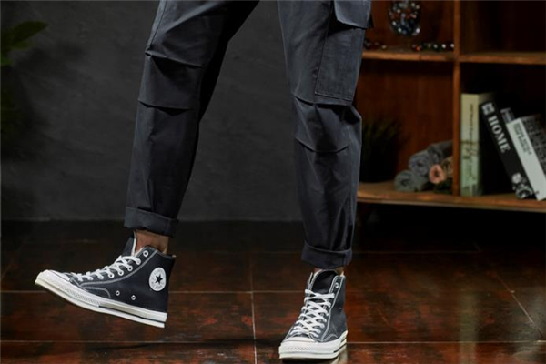 九分褲什么顏色好看 男士九分褲流行什么顏色 九分褲什么顏色好看 男士九分褲流行什么顏色