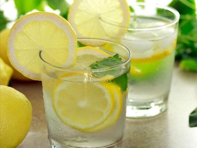 檸檬蜂蜜能用塑料瓶裝嗎 檸檬蜂蜜用什么裝好 檸檬蜂蜜能用塑料瓶裝嗎 檸檬蜂蜜用什么裝好