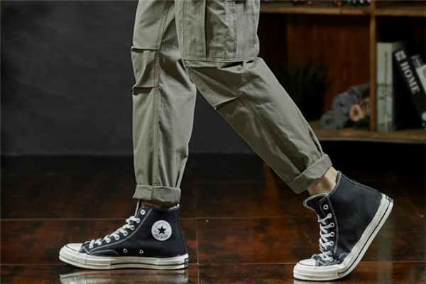 九分褲什么顏色好看 男士九分褲流行什么顏色 九分褲什么顏色好看 男士九分褲流行什么顏色