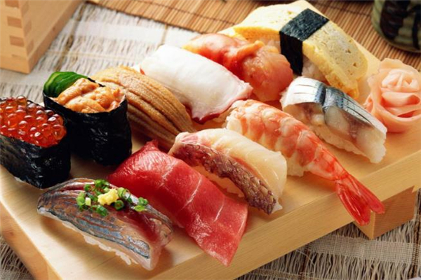 壽司放冰箱能放多久 壽司放冰箱第二天還能吃嗎 壽司放冰箱能放多久 壽司放冰箱第二天還能吃嗎