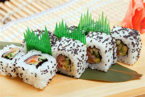 壽司和飯團(tuán)哪個更容易長胖 一盒壽司熱量大概多少 壽司和飯團(tuán)哪個更容易長胖 一盒壽司熱量大概多少