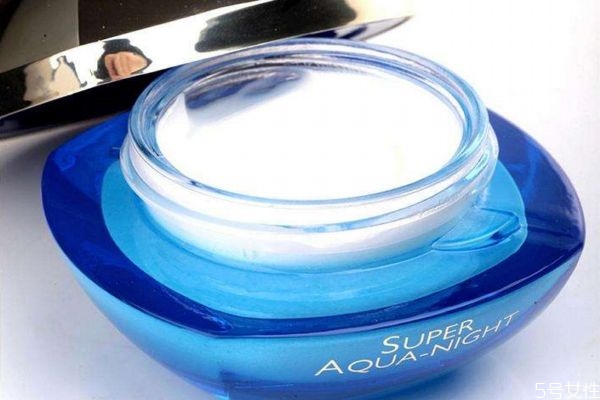 乳液和面霜可以只用一個(gè)嗎 乳液和霜必須都用嗎 乳液和面霜可以只用一個(gè)嗎 乳液和霜必須都用嗎