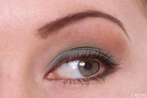 為什么美瞳線(xiàn)做出來(lái)不明顯 紋美瞳線(xiàn)后有哪些注意事項(xiàng)