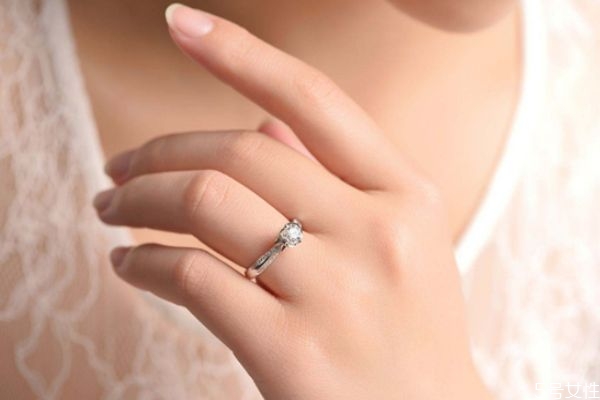 結(jié)婚鉆戒要買一對嗎 結(jié)婚戒指要不要買一對 結(jié)婚鉆戒要買一對嗎 結(jié)婚戒指要不要買一對