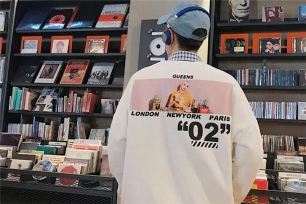 衛(wèi)衣怎么疊穿好看 衛(wèi)衣疊穿搭配技巧 衛(wèi)衣怎么疊穿好看 衛(wèi)衣疊穿搭配技巧