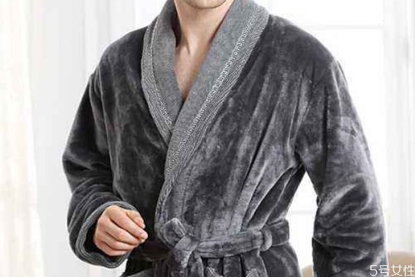 睡衣能不能當家居服穿 睡衣和家居服有什么區(qū)別