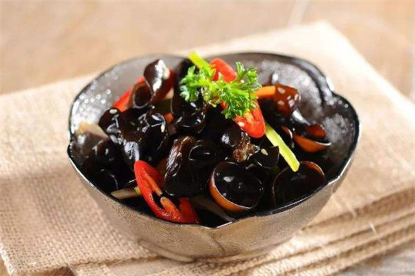 木耳要用開水煮嗎 怎么看木耳有沒有熟 木耳要用開水煮嗎 怎么看木耳有沒有熟