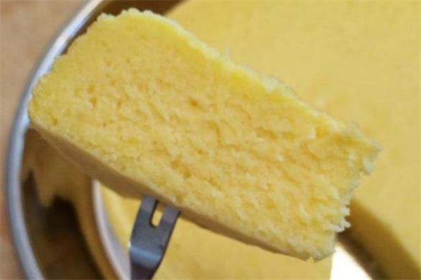 電飯煲做蛋糕需要多長時間 電飯鍋?zhàn)龅案獠慌钏稍趺崔k 電飯煲做蛋糕需要多長時間 電飯鍋?zhàn)龅案獠慌钏稍趺崔k