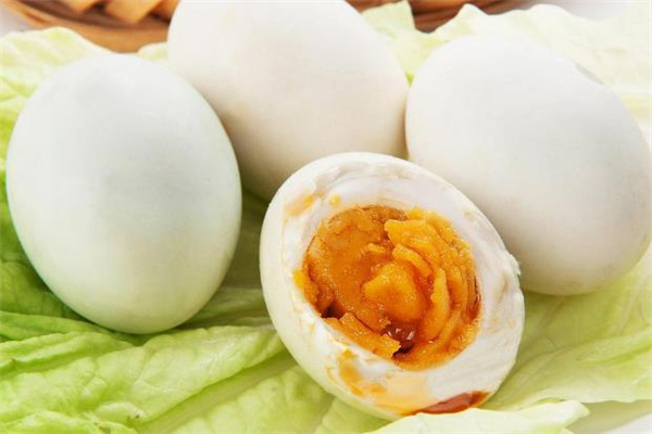 減肥期間可以吃咸鴨蛋嗎 咸鴨蛋吃了會胖嗎 減肥期間可以吃咸鴨蛋嗎 咸鴨蛋吃了會胖嗎