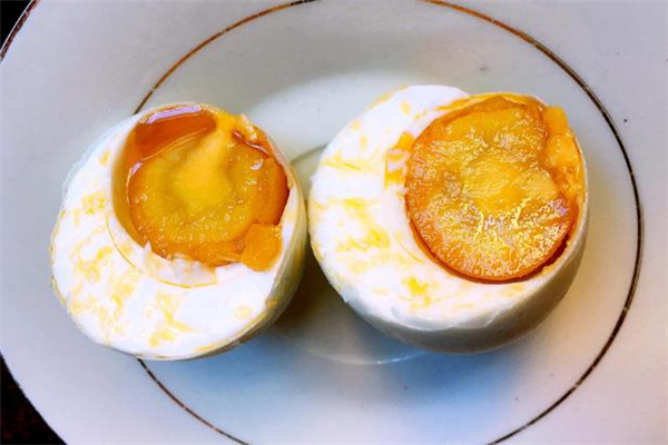 咸鴨蛋怎么切不會破 肝腎不好能吃咸鴨蛋嗎 咸鴨蛋怎么切不會破 肝腎不好能吃咸鴨蛋嗎