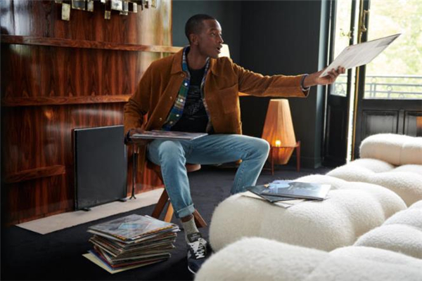 男生穿什么樣的牛仔褲好看 男生牛仔褲穿搭圖片 男生穿什么樣的牛仔褲好看 男生牛仔褲穿搭圖片