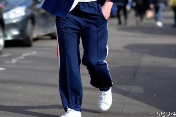 運動褲配什么鞋子 休閑運動褲配什么鞋好看 運動褲配什么鞋子 休閑運動褲配什么鞋好看