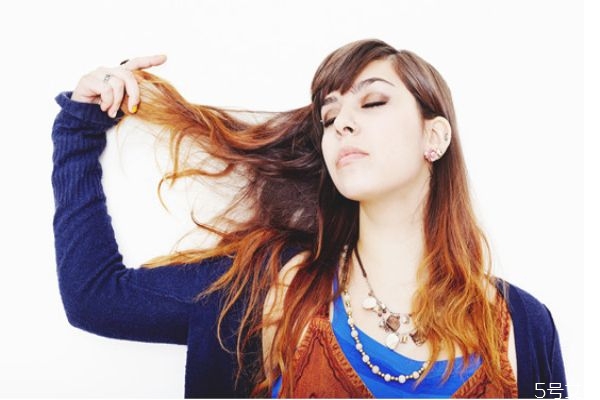 自己染發(fā)怎么做皮試 染發(fā)前一定要做皮試嗎 自己染發(fā)怎么做皮試 染發(fā)前一定要做皮試嗎