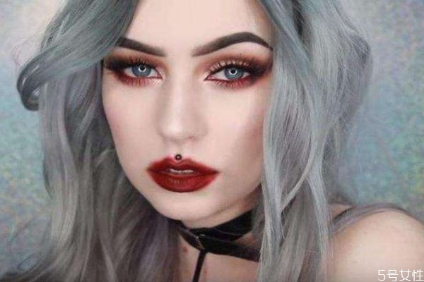 新手化妝應(yīng)注意哪些細(xì)節(jié) 新手化妝不能過(guò)量的地方是哪里 新手化妝應(yīng)注意哪些細(xì)節(jié) 新手化妝不能過(guò)量的地方是哪里