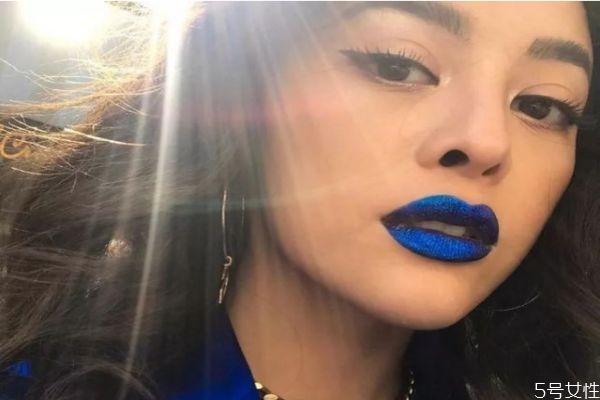 新手化妝應(yīng)注意哪些細(xì)節(jié) 新手化妝不能過(guò)量的地方是哪里 新手化妝應(yīng)注意哪些細(xì)節(jié) 新手化妝不能過(guò)量的地方是哪里