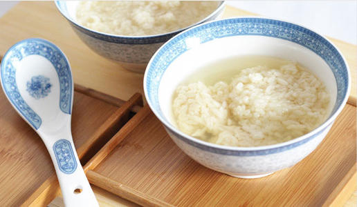 酒釀做出來(lái)為什么是酸的 酒釀和牛奶能一起吃嗎