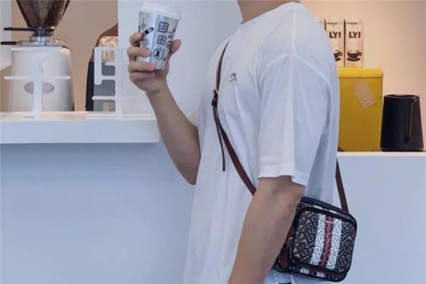 男生春夏背什么包包好看 春夏季男包款式推薦 男生春夏背什么包包好看 春夏季男包款式推薦