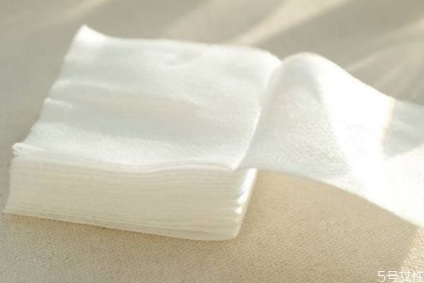 一次不卸妝睡覺會怎樣 經(jīng)常不卸妝有什么危害 一次不卸妝睡覺會怎樣 經(jīng)常不卸妝有什么危害