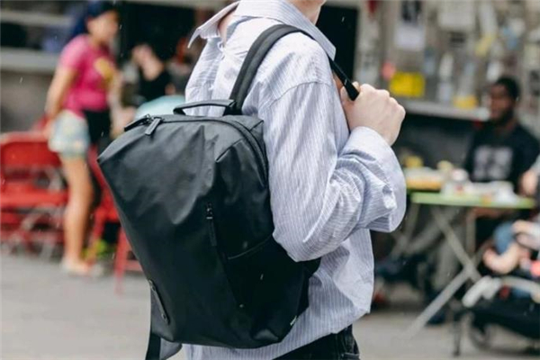 男生春夏背什么包包好看 春夏季男包款式推薦 男生春夏背什么包包好看 春夏季男包款式推薦