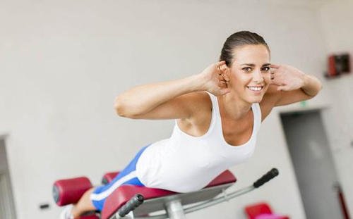 羅馬椅挺身鍛煉哪個部位 羅馬椅挺身一次做多少 羅馬椅挺身鍛煉哪個部位 羅馬椅挺身一次做多少